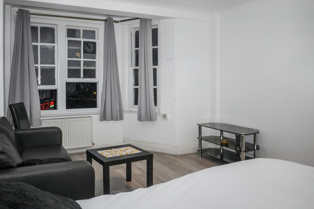 Property photo 2 of 8 459A Park West, Edgware Road, Bayswater, London, W2 2Qu