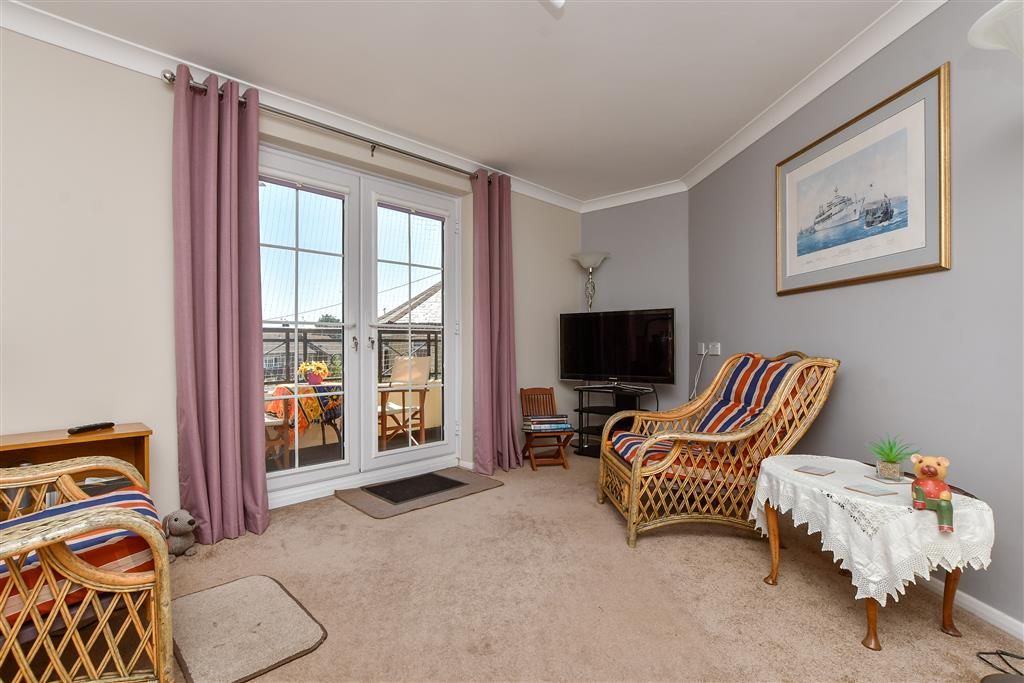 Property photo 1 of 9 Lounge