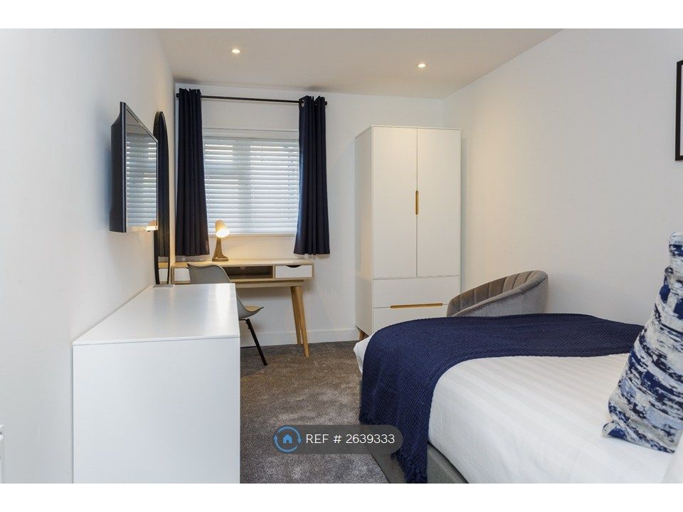 Property photo 2 of 15 Spacious And Bright - Bedroom 2