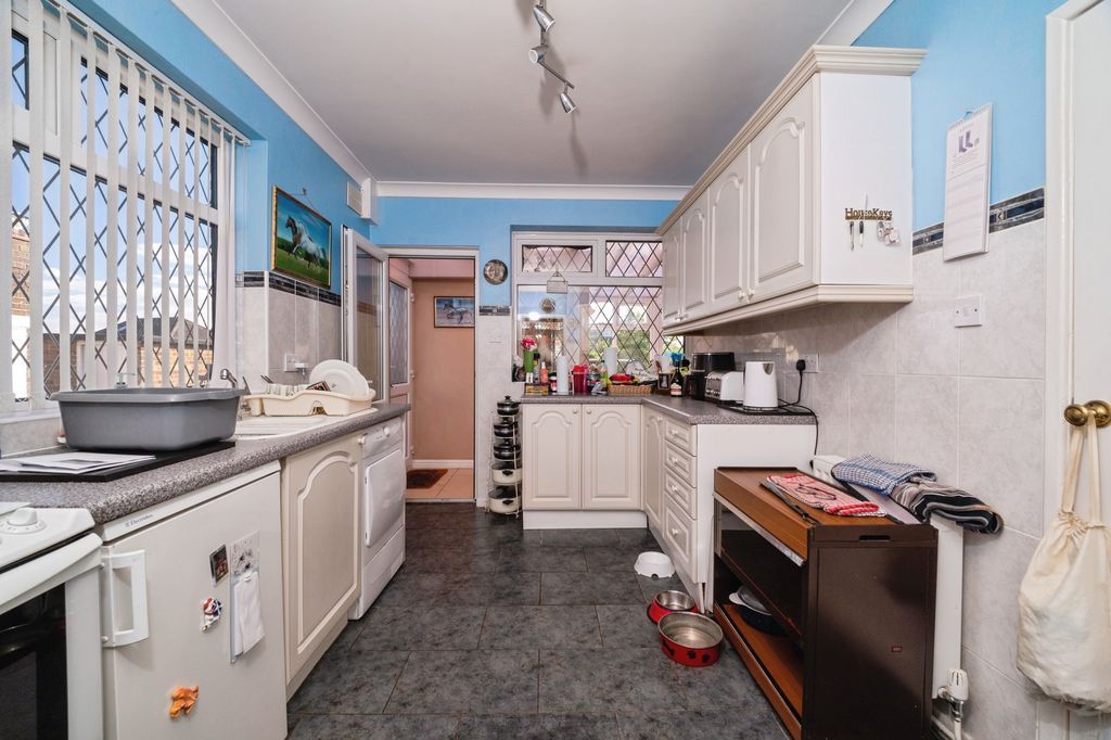 Property photo 3 of 14 Kitchen
