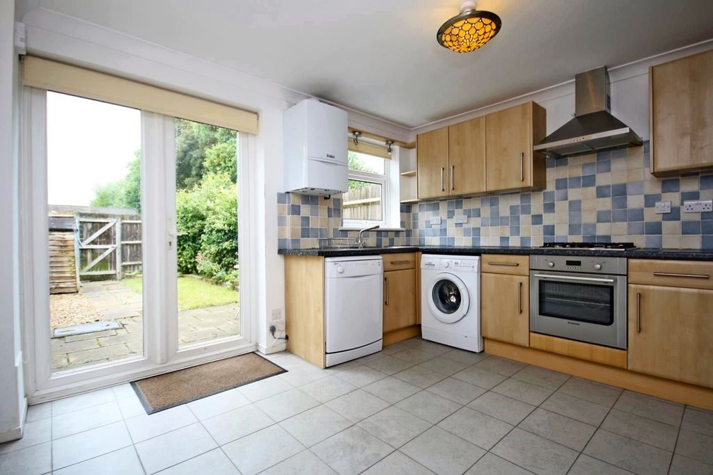 Property photo 3 of 8 Kitchen