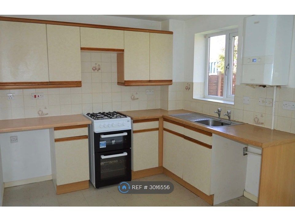 Property photo 2 of 12 Kitchen