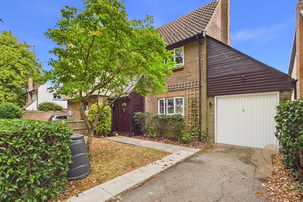 Property photo 1 of 13 Cam01814G0-Pr0140-Still013.Jpg