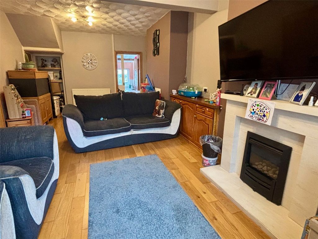 Property photo 2 of 22 Picture No. 11