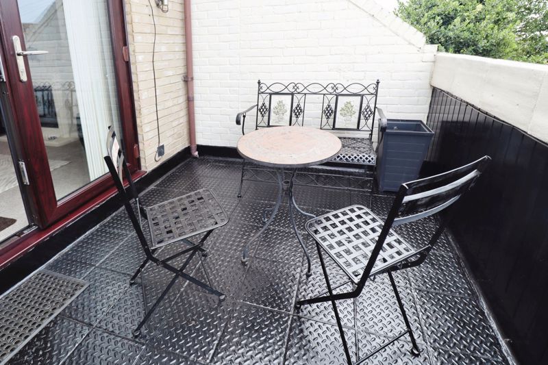 Property photo 2 of 18 Osbornes Court