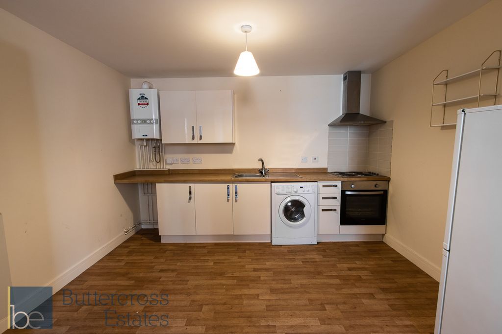 Property photo 3 of 9 Kitchen