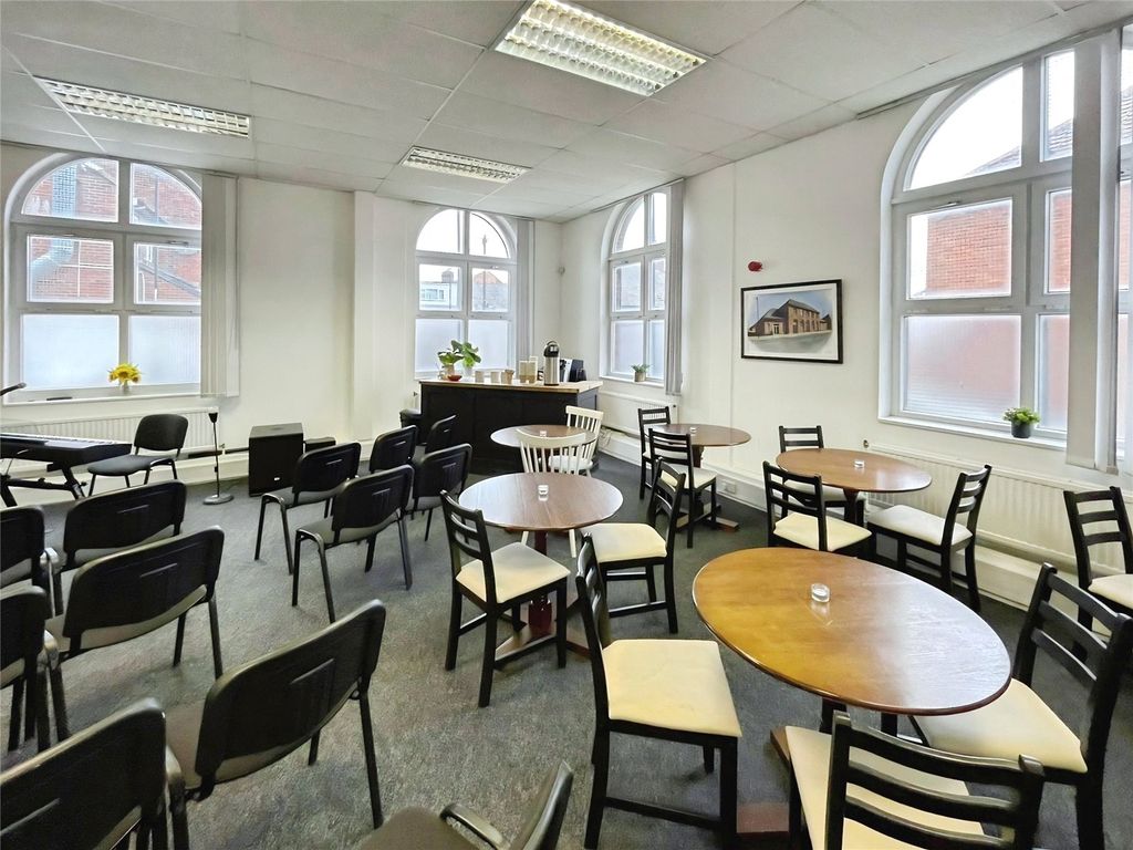 Property photo 3 of 11 Picture No. 05