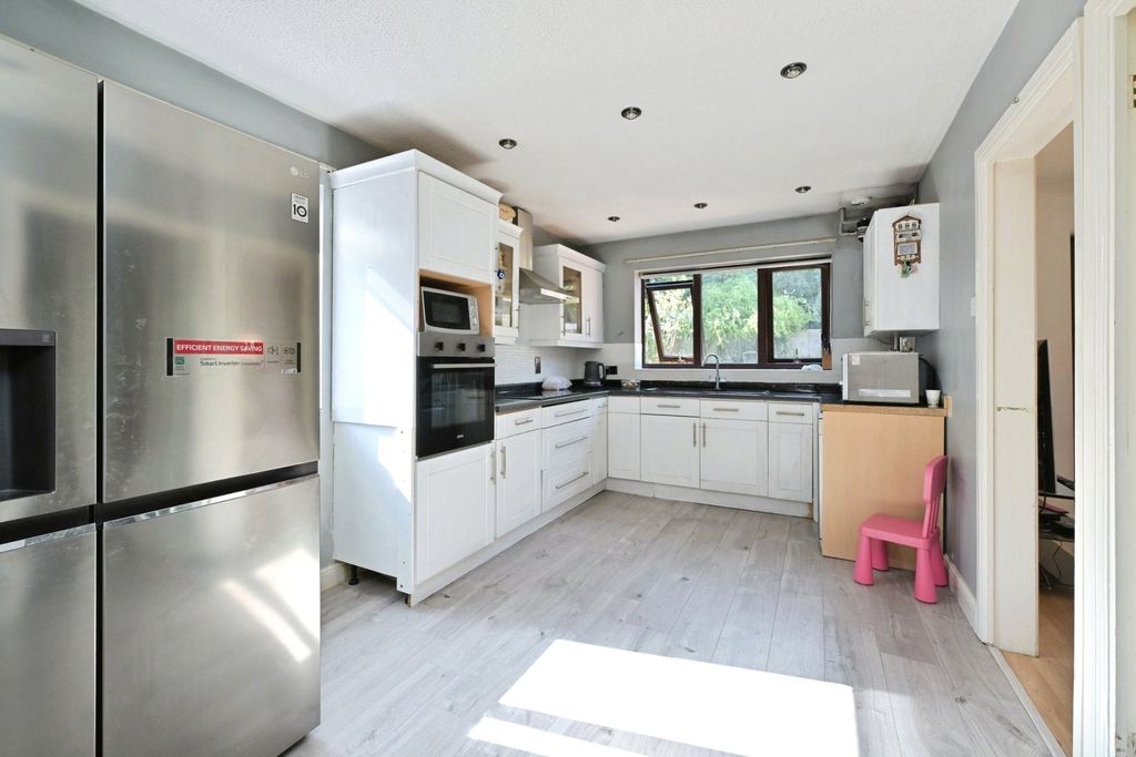 Property photo 2 of 17 Kitchen