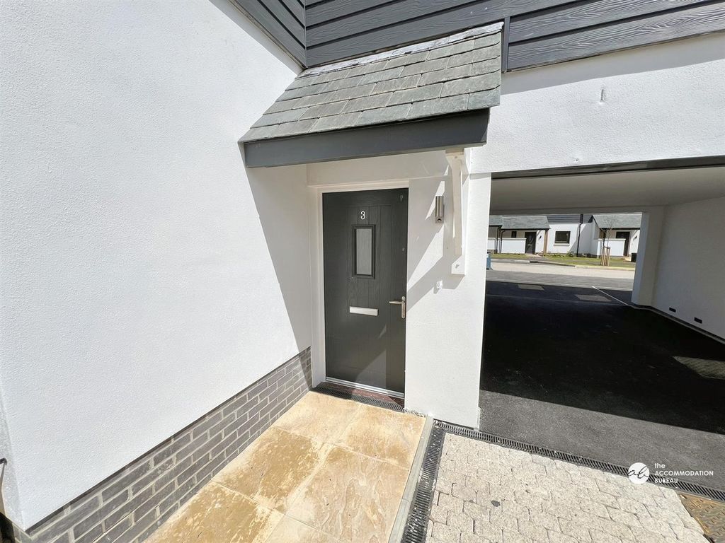 Property photo 3 of 13 Entrance