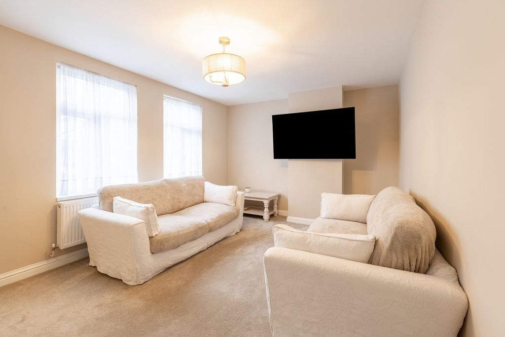 Property photo 3 of 25