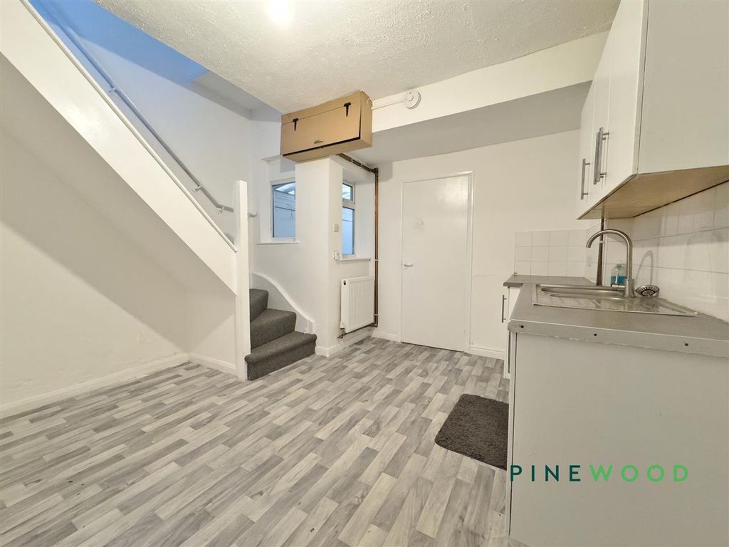 Property photo 3 of 14 Kitchen / Diner