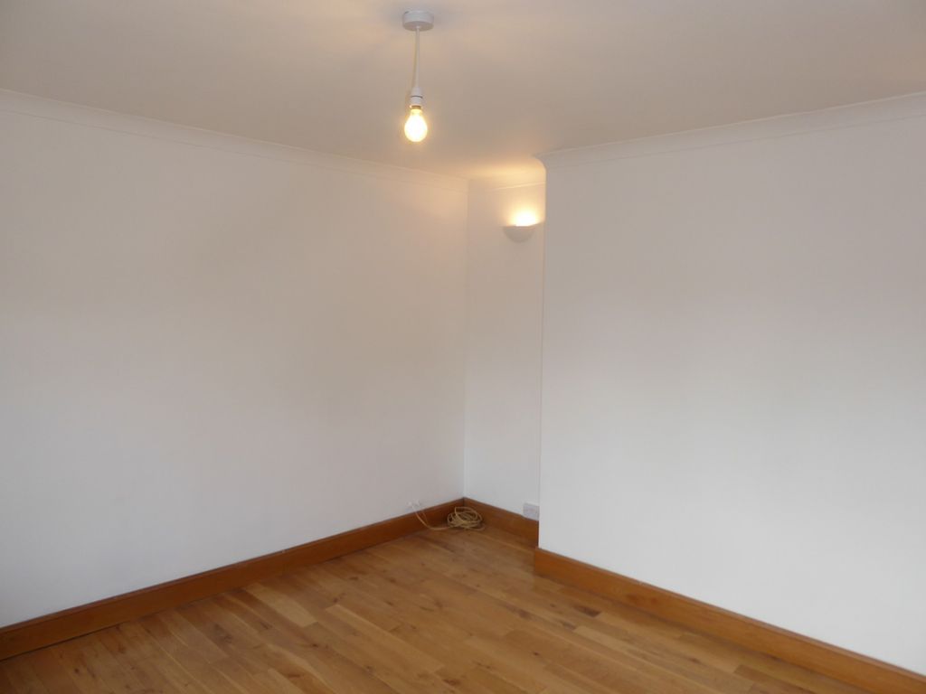 Property photo 3 of 9 Lounge 2