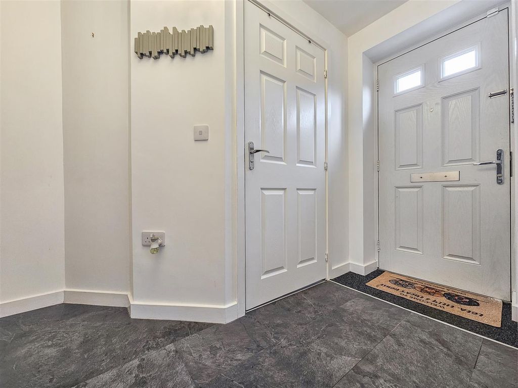 Property photo 2 of 21 Malin Close (2).Jpg