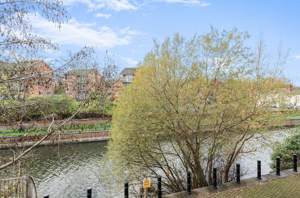 Property photo 2 of 9 1382543-16-691Dd5...