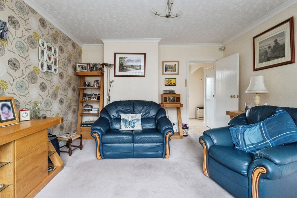 Property photo 2 of 17 Photo