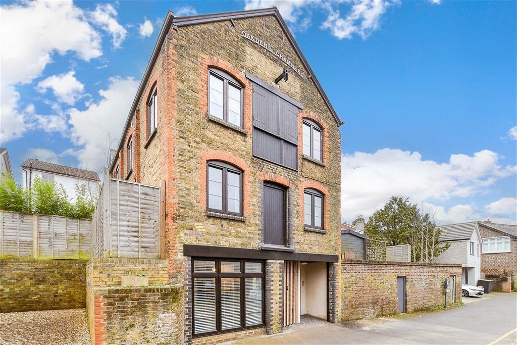 Property photo 2 of 10 External