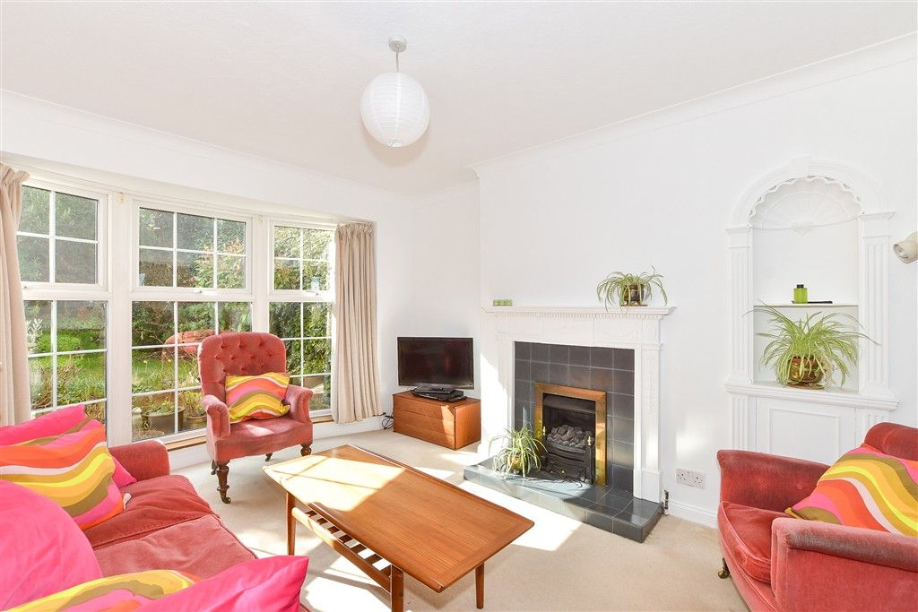 Property photo 3 of 11 Lounge