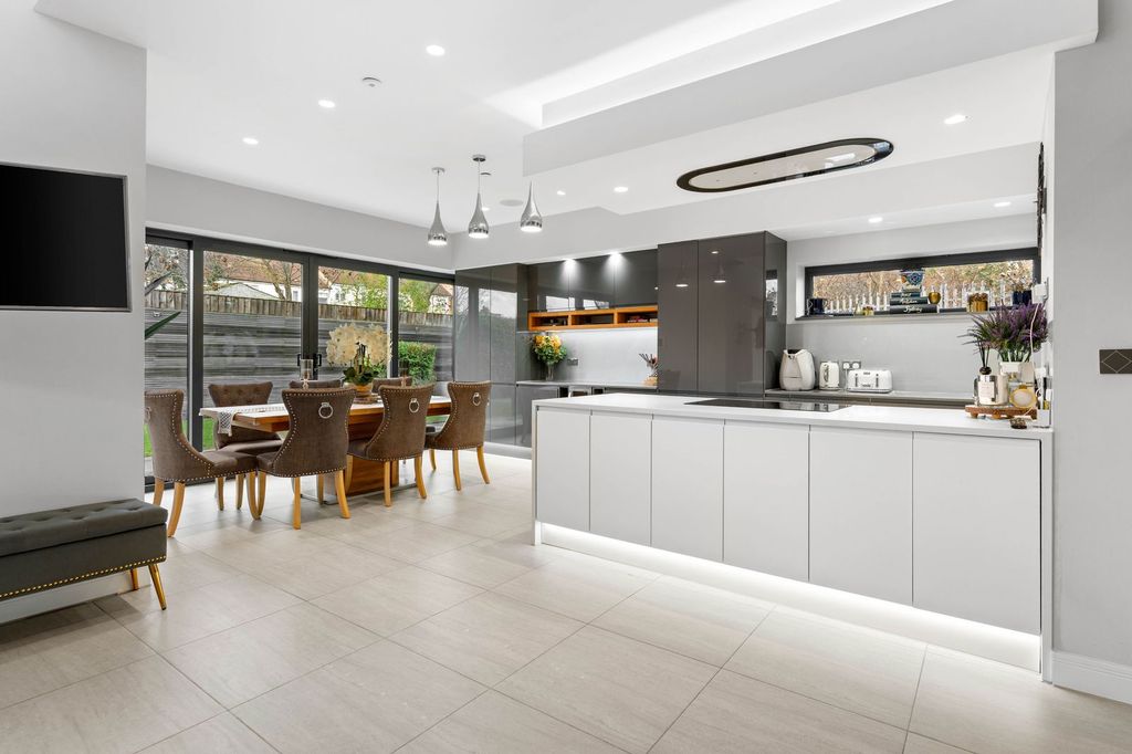 Property photo 2 of 44