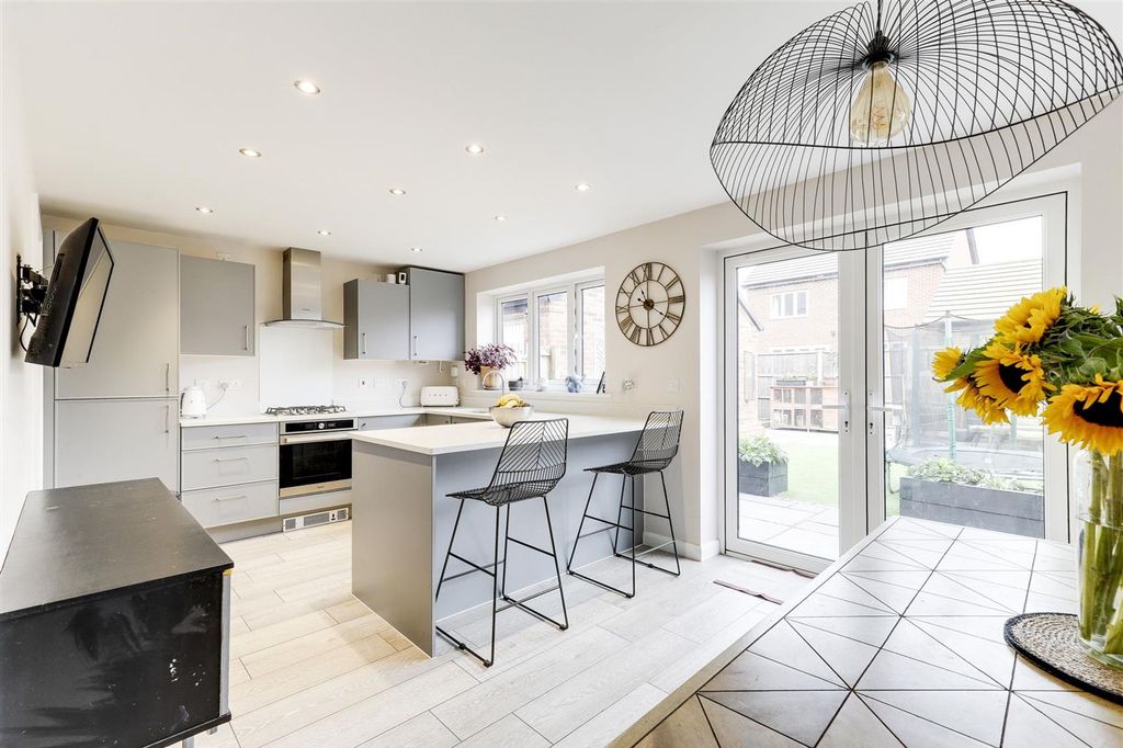 Property photo 3 of 24