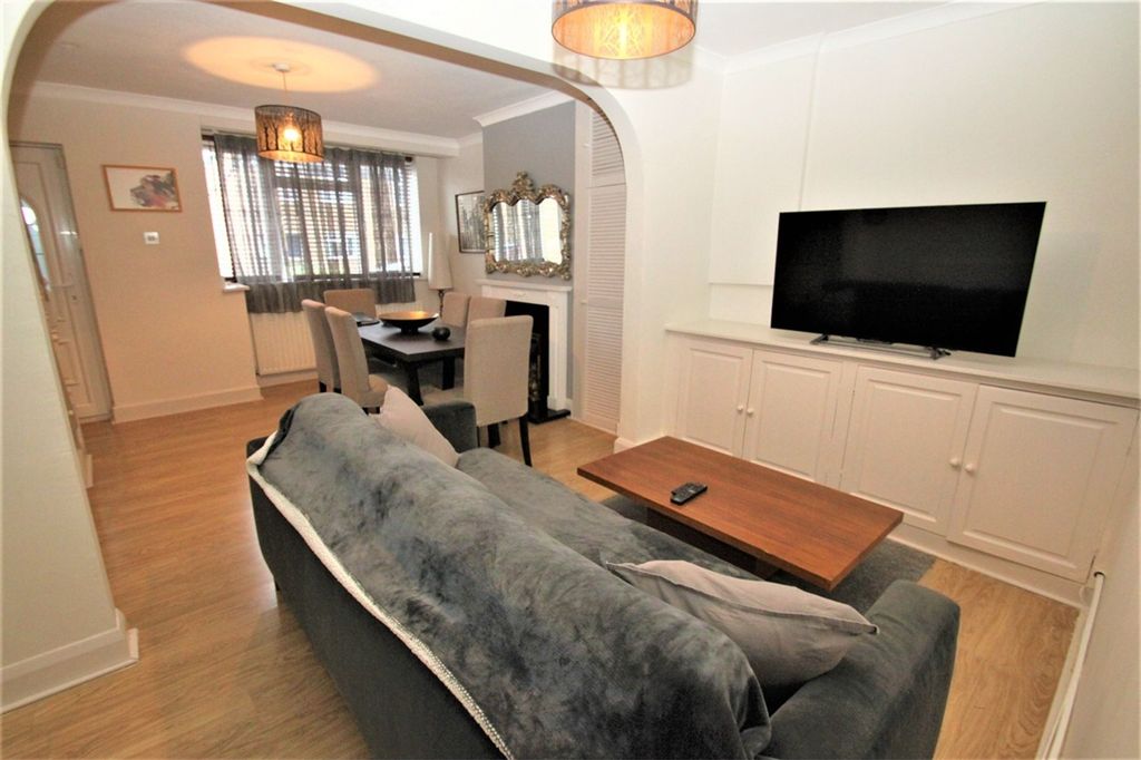 Property photo 2 of 11