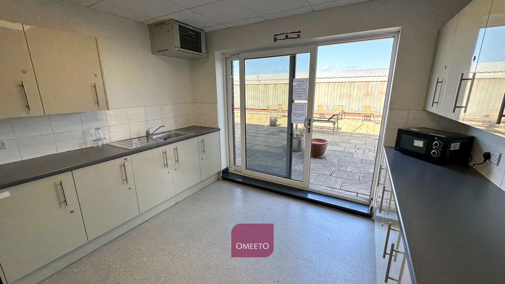 Property photo 3 of 6 Shared Kitchen