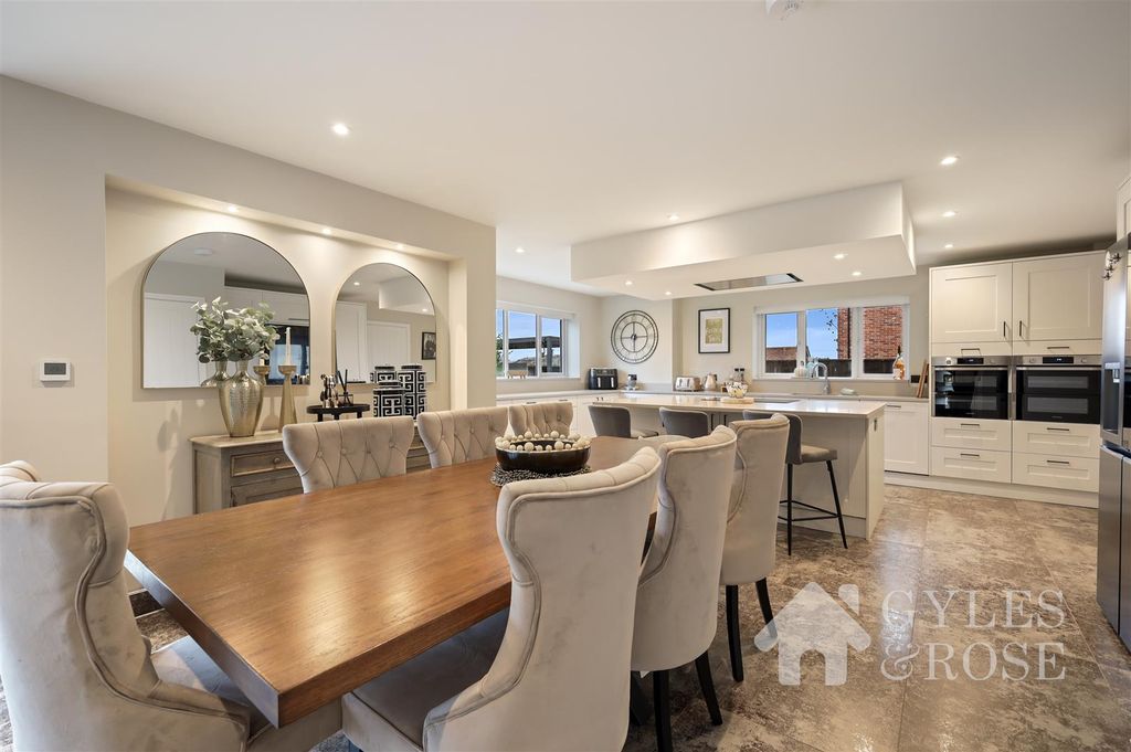 Property photo 2 of 26 Dining Area