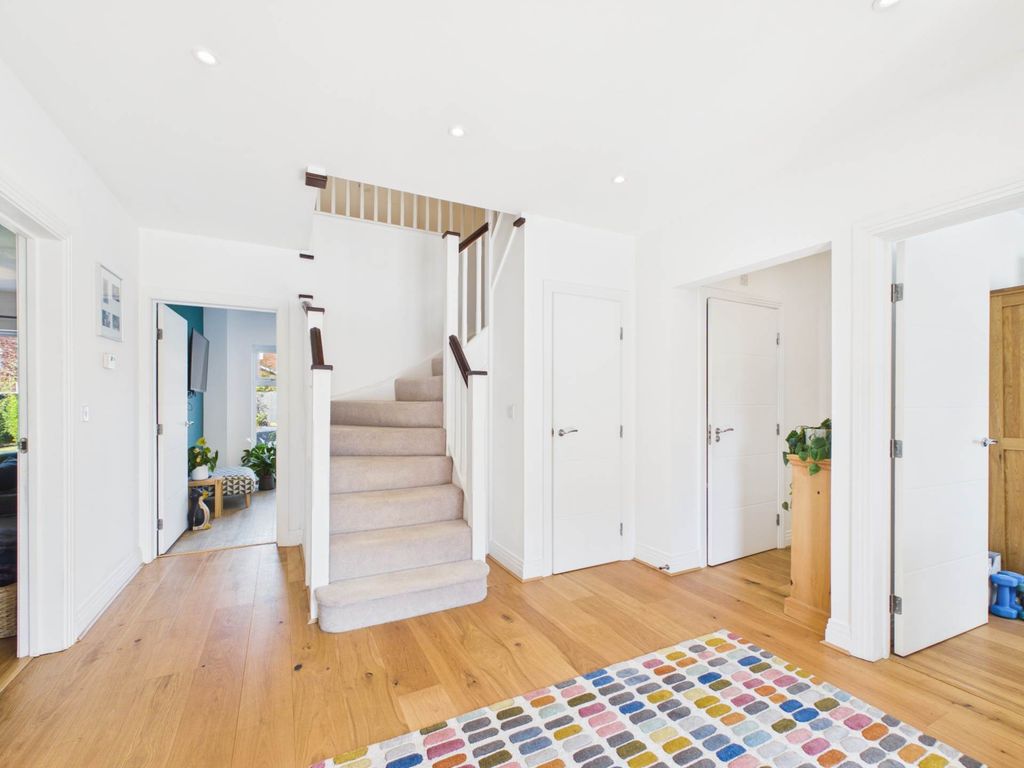 Property photo 2 of 25