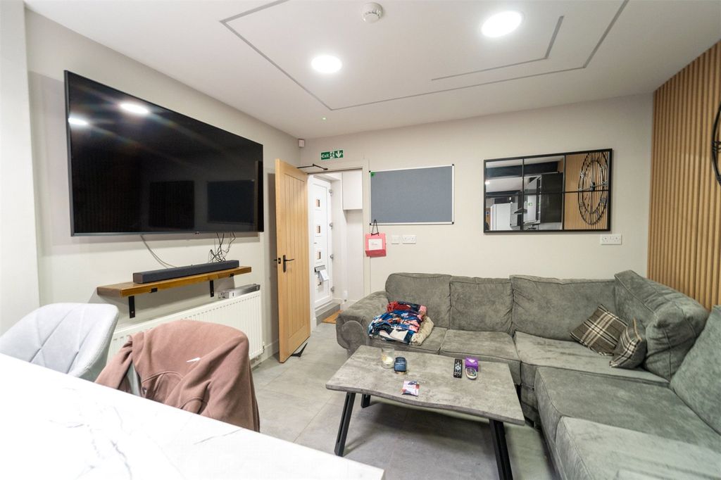 Property photo 2 of 24 Picture No. 09