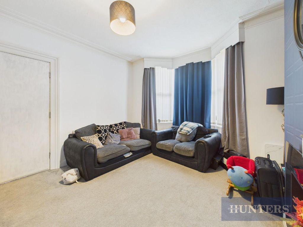 Property photo 3 of 16 Cam05316G0-Pr0199-Still010.Jpg