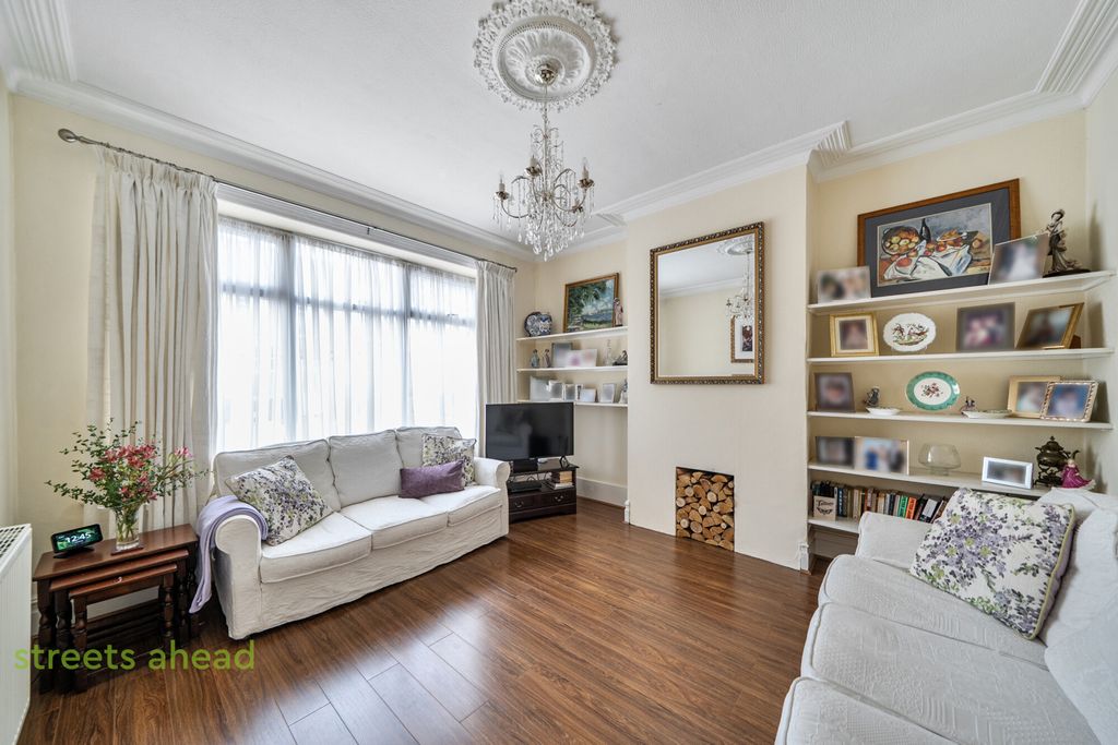 Property photo 2 of 14 482F02A1-B1A2-4Cb...