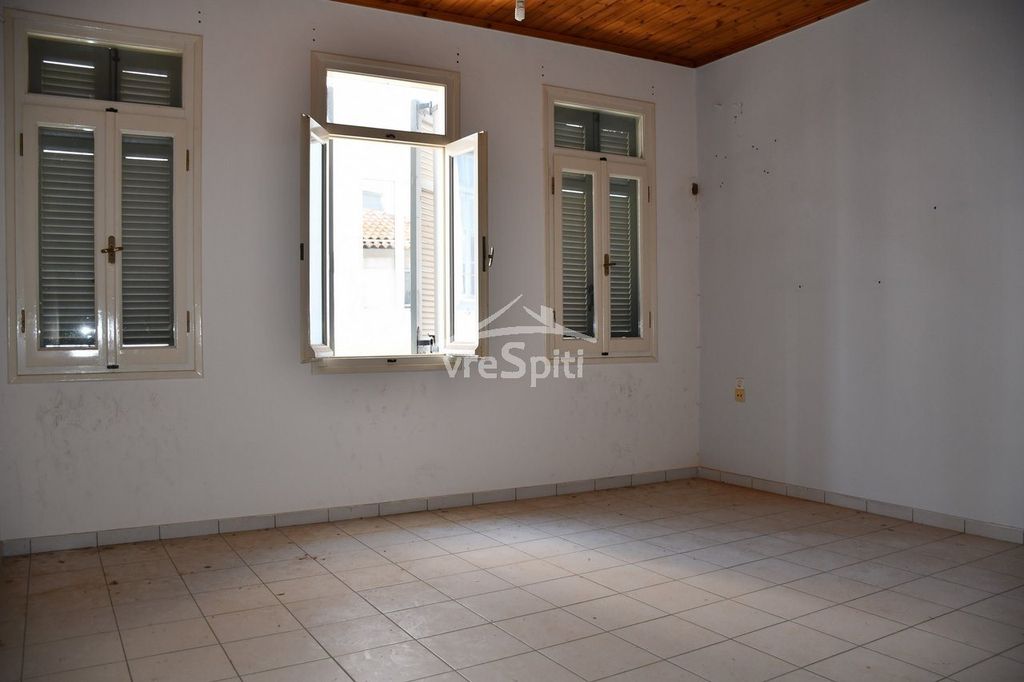Property photo 3 of 25