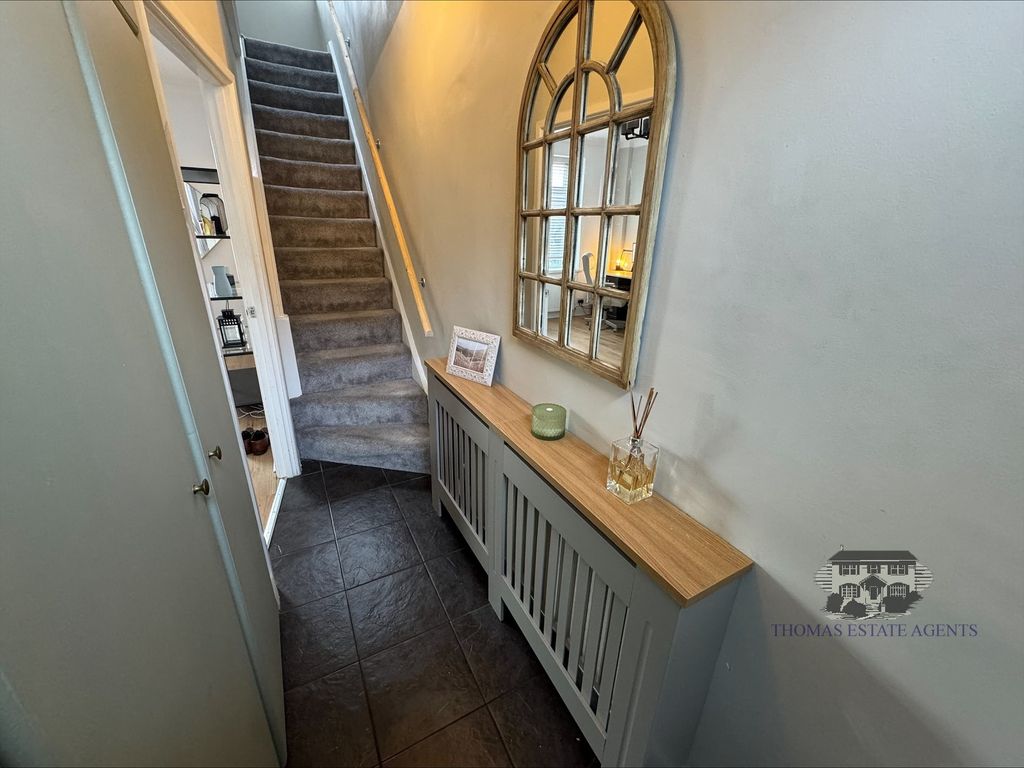 Property photo 2 of 21 Entrance Passage