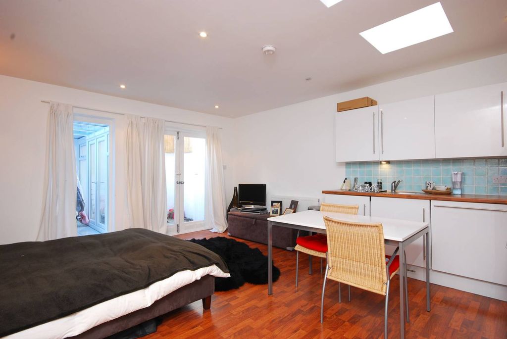 Property photo 1 of 4