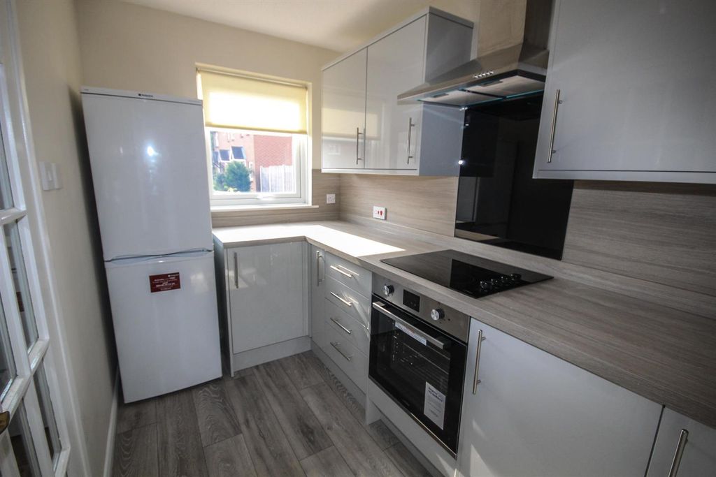 Property photo 3 of 11 Kitchen.Jpg