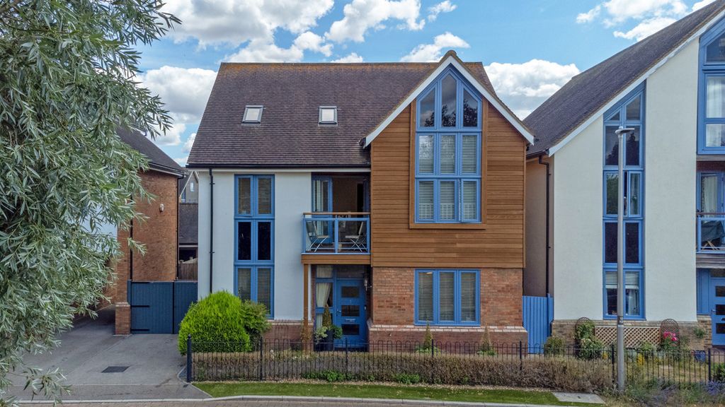 Property photo 1 of 37