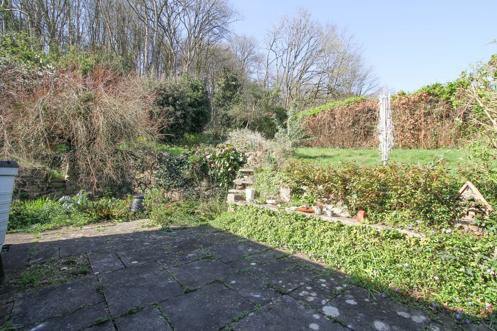 Property photo 3 of 19 Garden