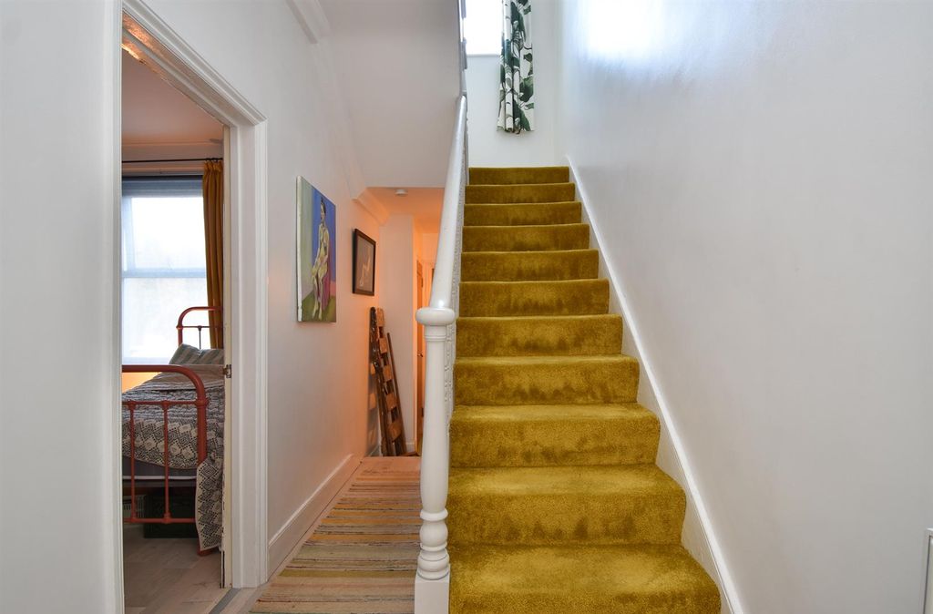 Property photo 2 of 16 Hallway