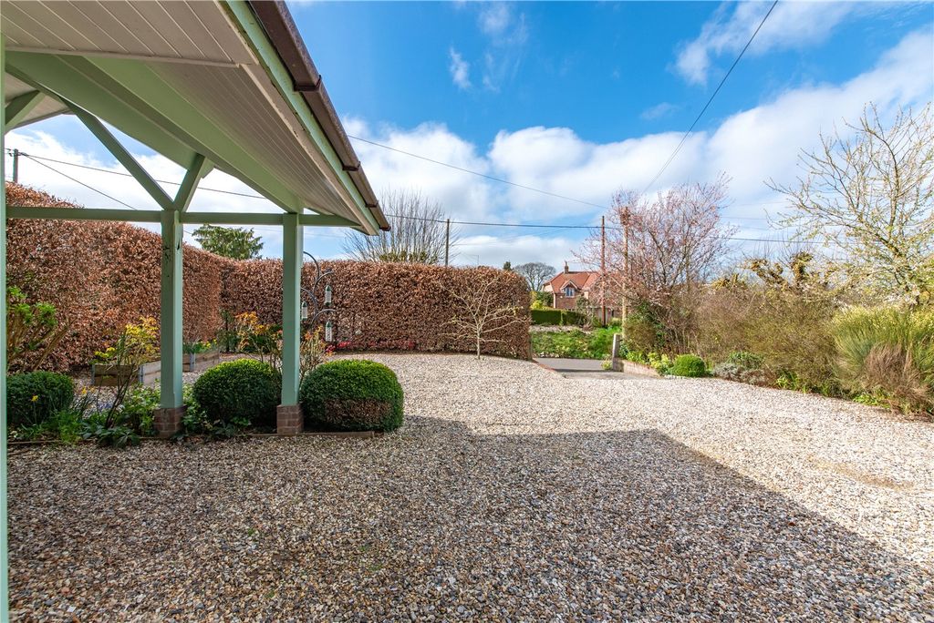 Property photo 3 of 22 Plenty Of Parking