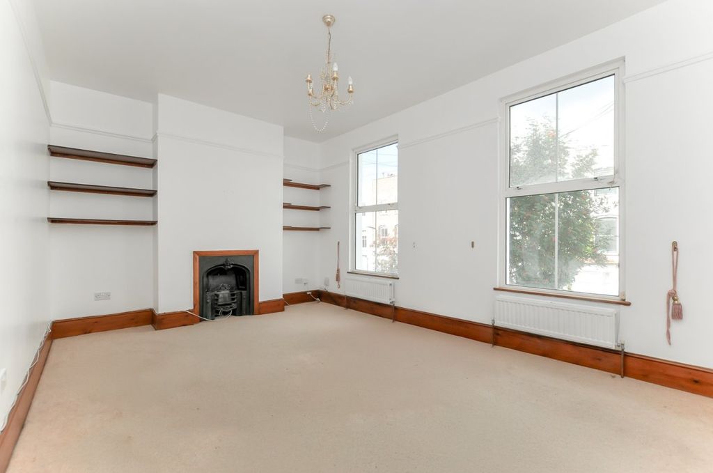 Property photo 1 of 17