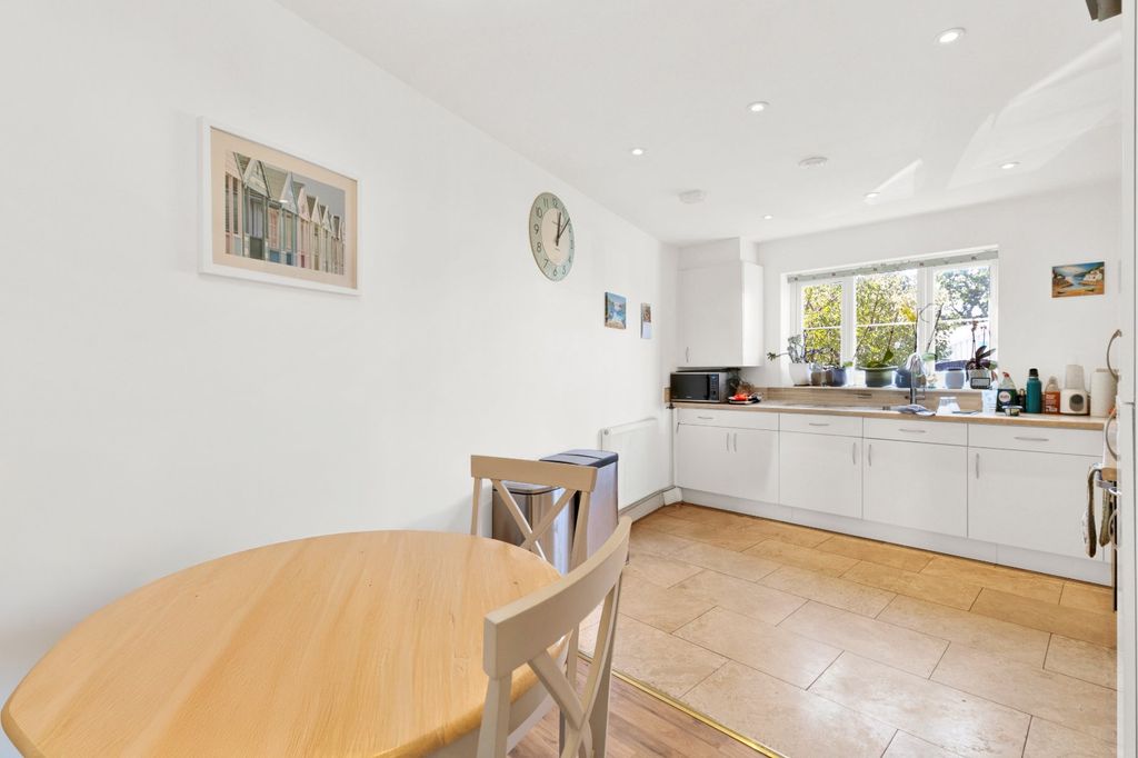 Property photo 3 of 24 Picture No. 06