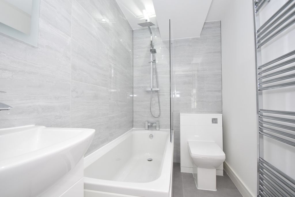 Property photo 2 of 7 Bathroom
