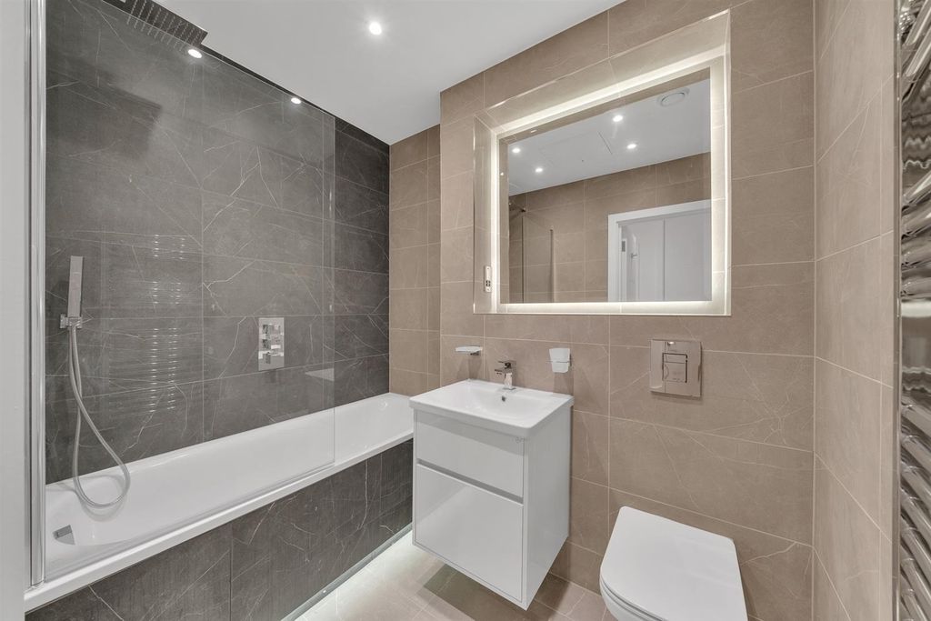 Property photo 1 of 9 Flat 508 -7.Jpg