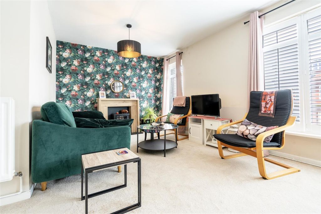 Property photo 3 of 7 Living Room