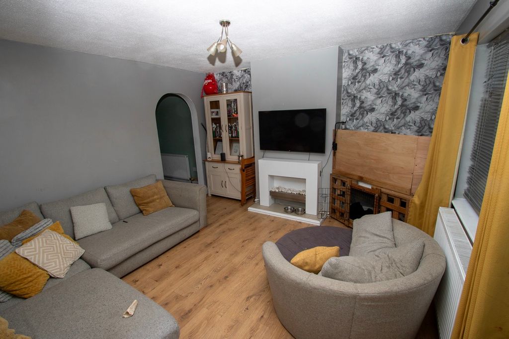 Property photo 2 of 19