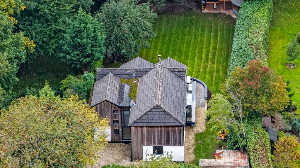 Property photo 2 of 34