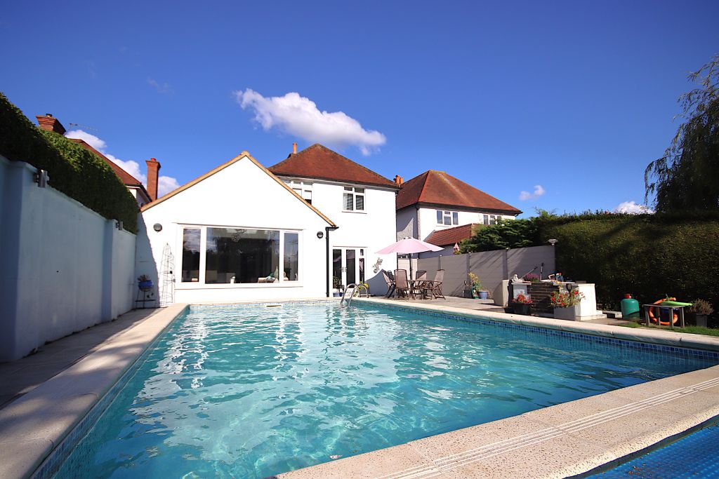 Property photo 2 of 26