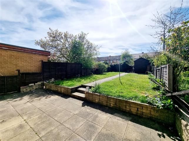 Property photo 3 of 8 Garden