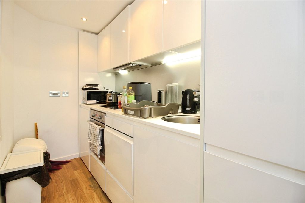 Property photo 2 of 11 Kitchen