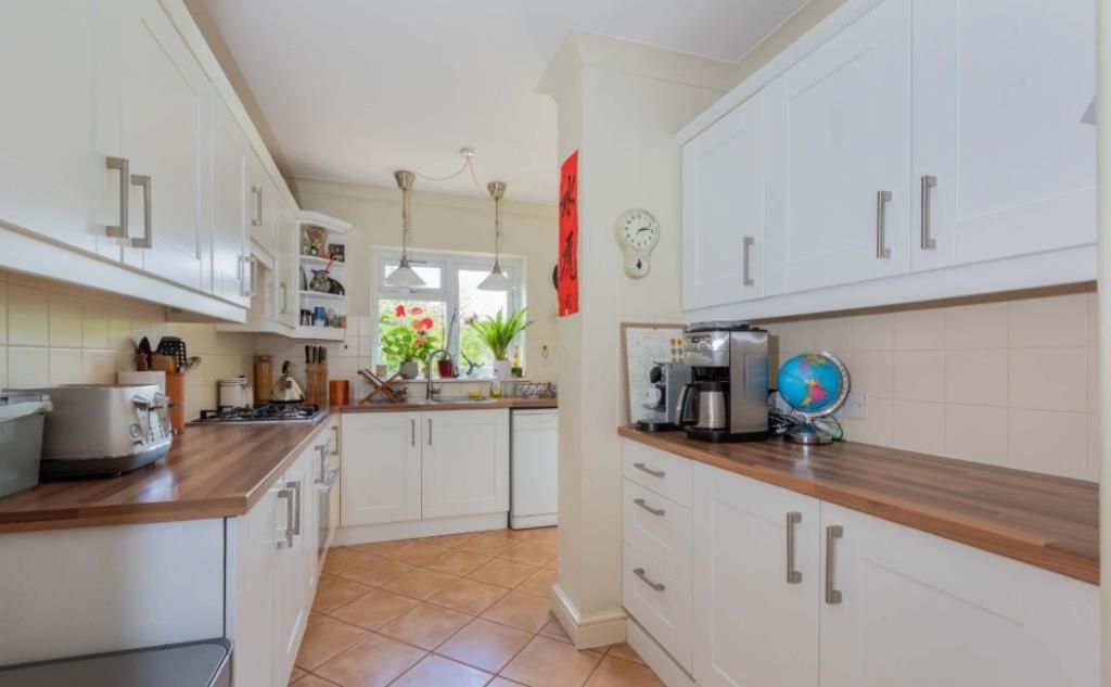 Property photo 3 of 22 Kitchen