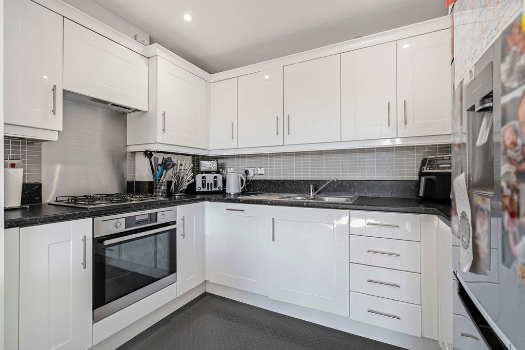 Property photo 3 of 14 Kitchen
